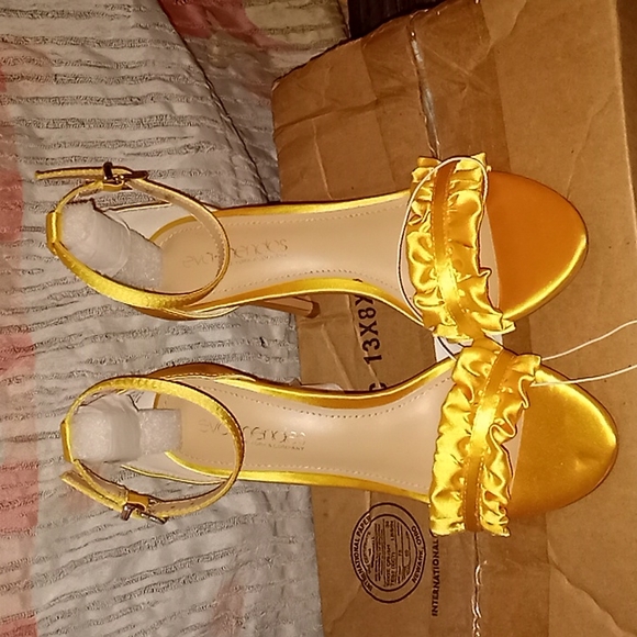 Shoes - Picture 2 of 4